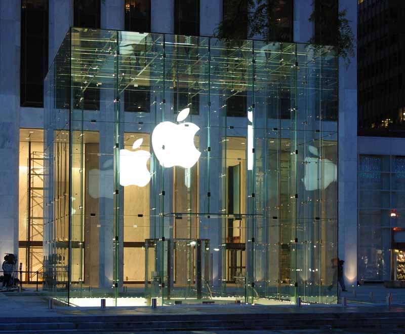В 2012 году 120 млн. человек посетили магазины Apple